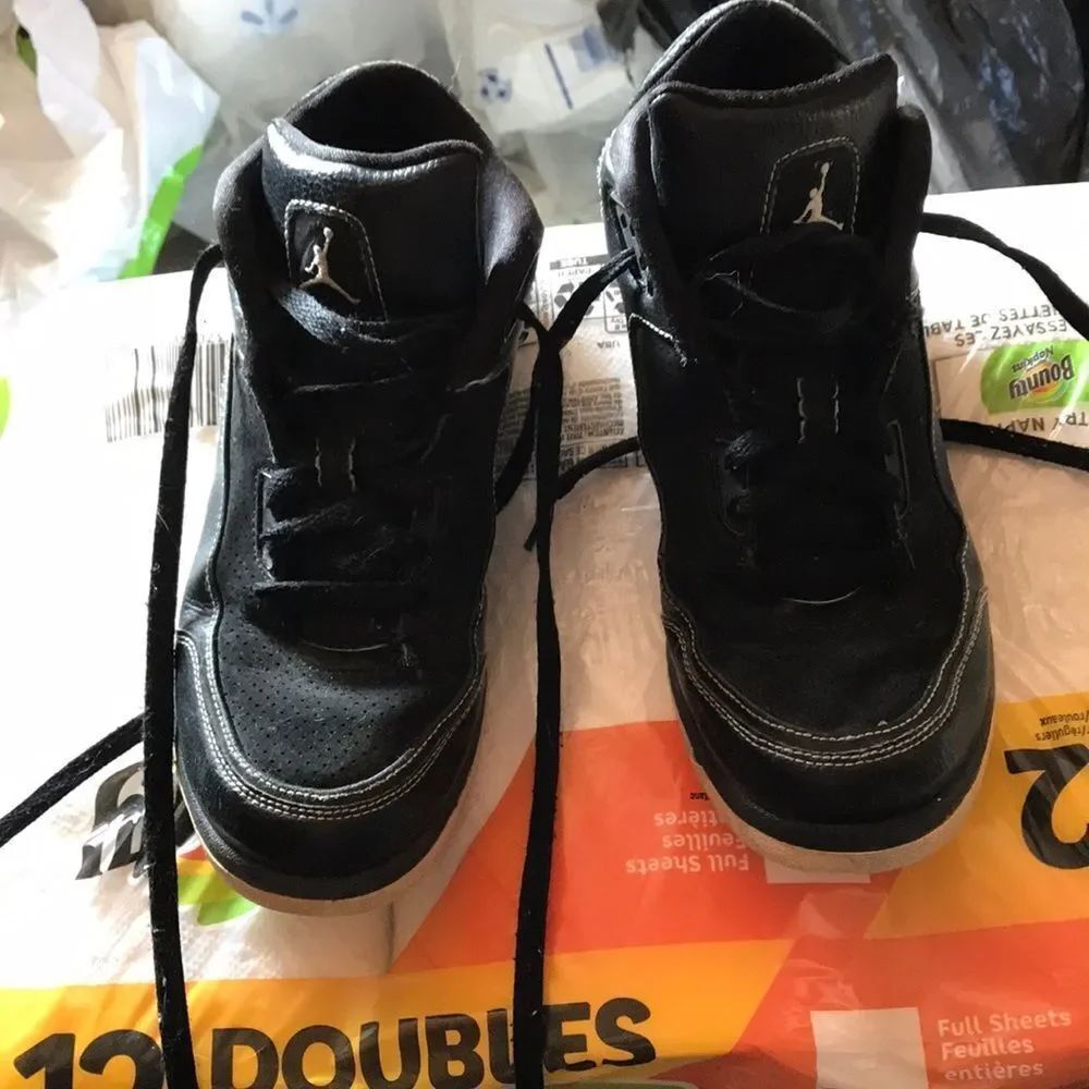Black Jordan Sneakers sz. 5.5